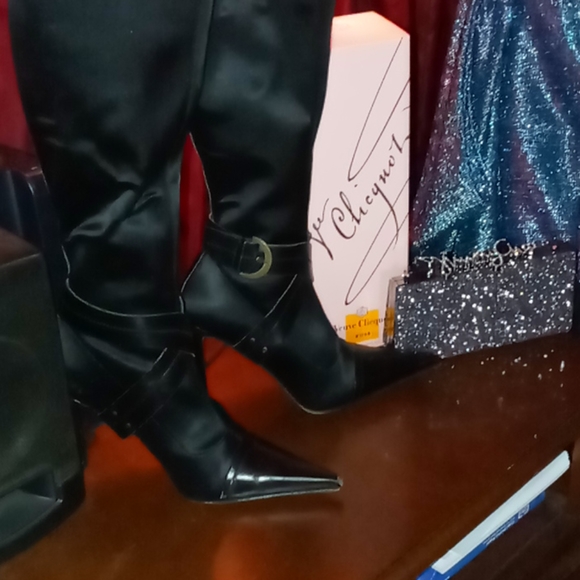 Boots - Picture 7 of 7